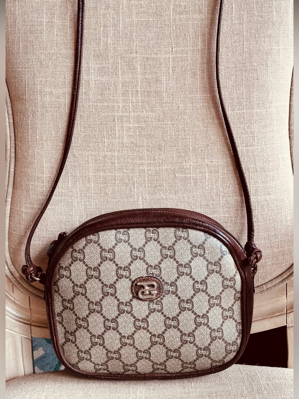 Vintage Gucci Plus crossbody with monogram. Exterior and interior bag is clean. - Picture 2 of 16